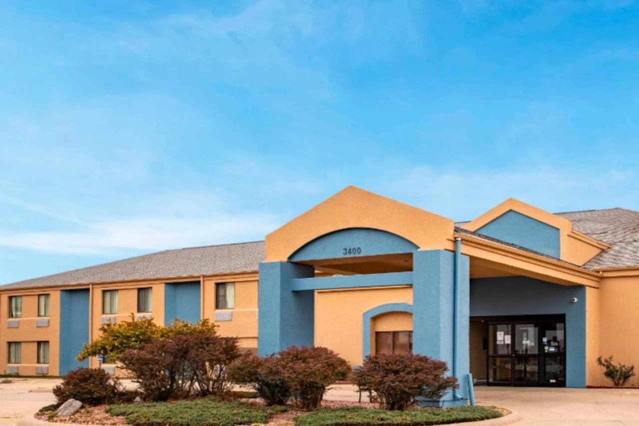 Oyo Hotel Lincoln Airport Ne, Hwy 80 외부 사진
